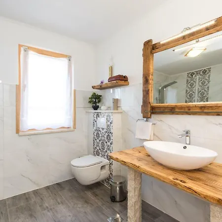 Krk Patak بيت للعطل *